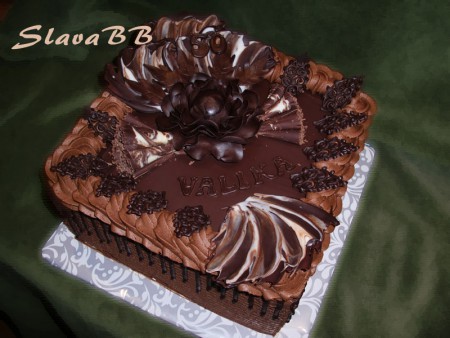 Torta "Čokoládová torta - Chocolatte Cake " cesto: čokoládové plnka: parížska - biela čokoládová a karamelová  váha: 2,8kg